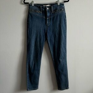 Levis Classic High Waisted Demin Skinny Jeans with Zipper - Size 28 in Dark Wash